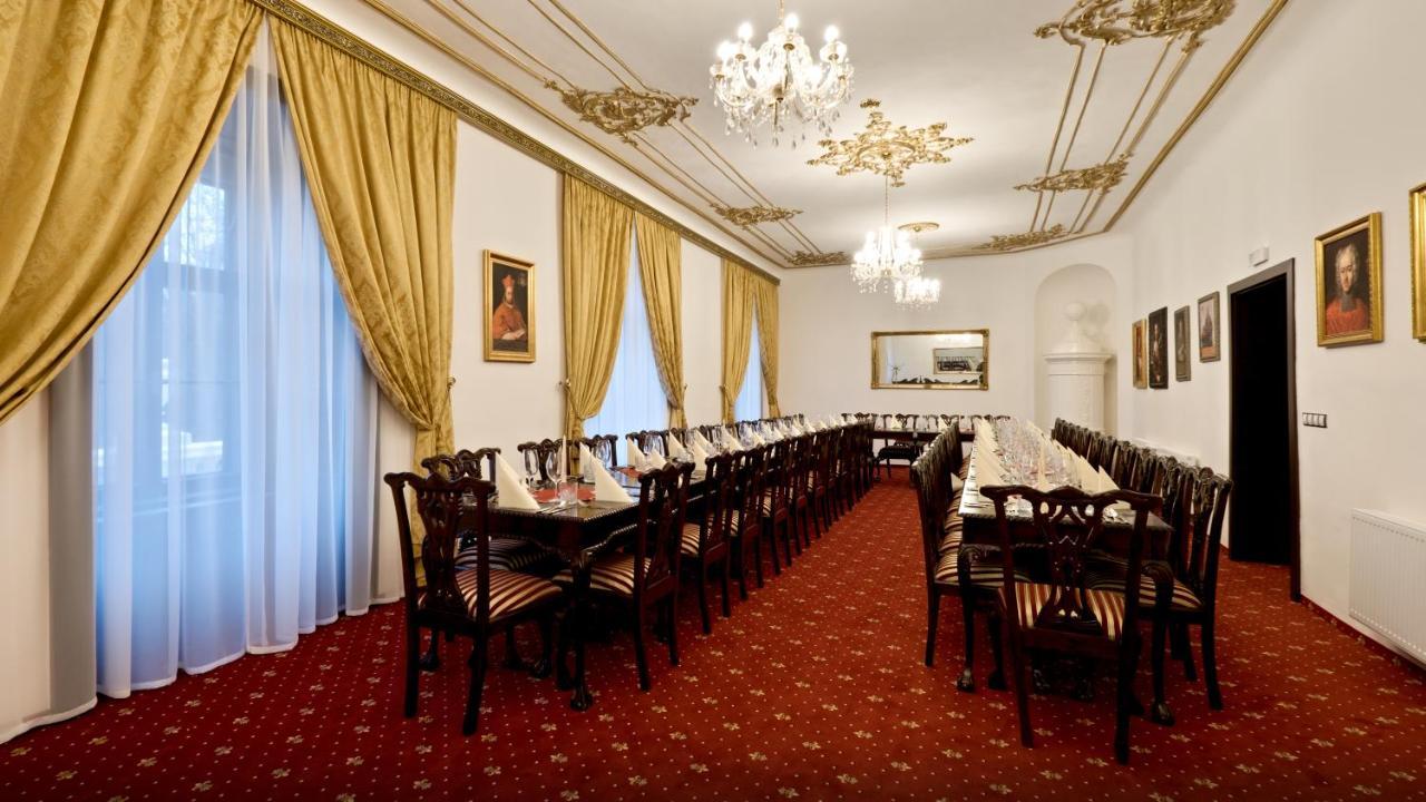 Zamek Wichterle - Hotel A Pivni Lazne Slavicin Экстерьер фото