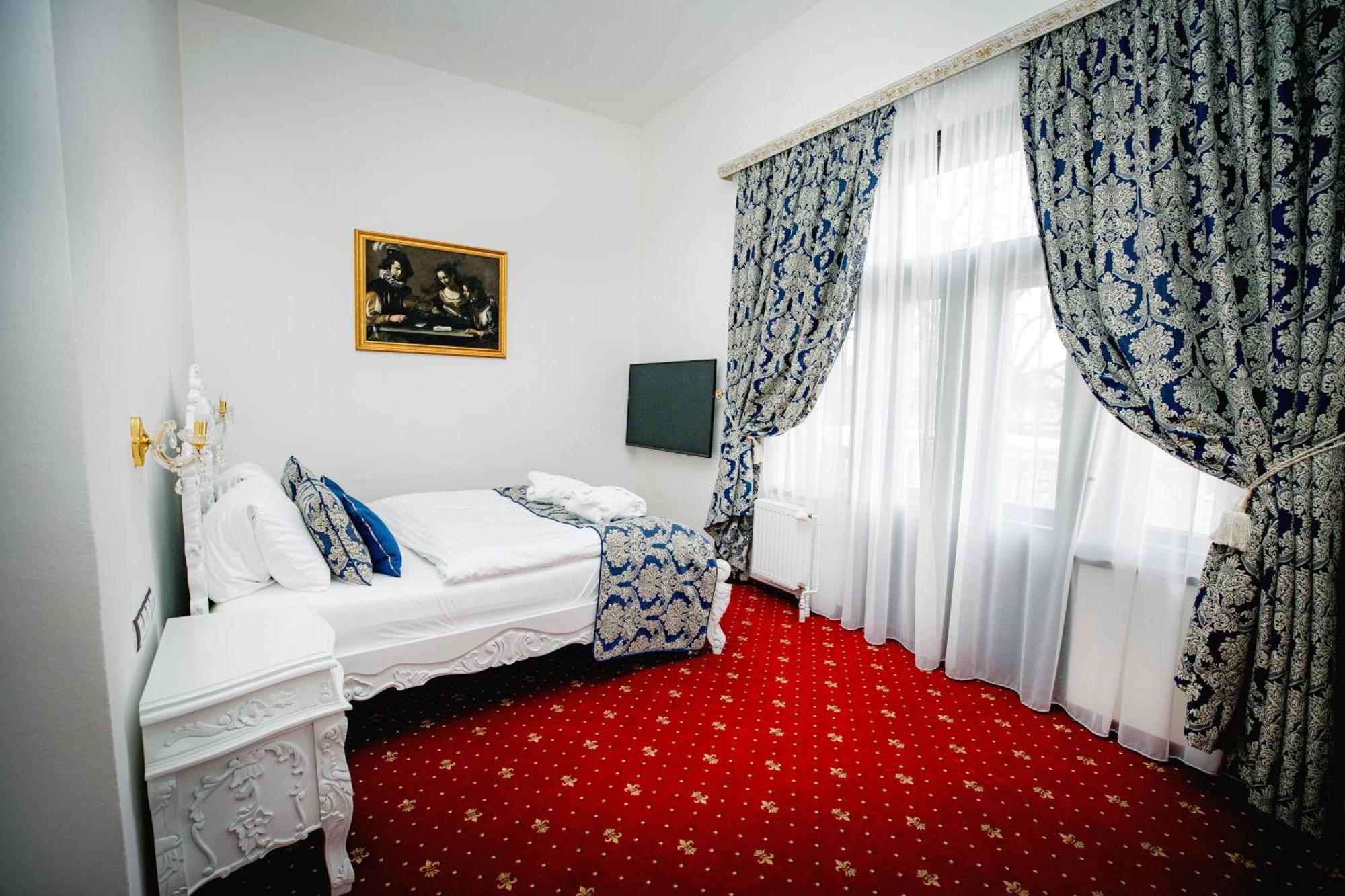 Zamek Wichterle - Hotel A Pivni Lazne Slavicin Экстерьер фото